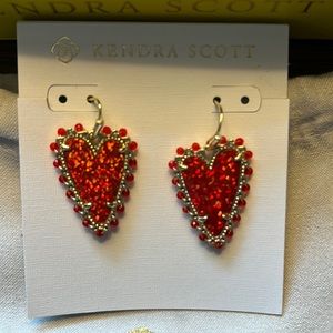 NWT Kendra Scott Heart red Kyocera opal earrings Ansley in gold.